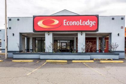 Econo Lodge - image 8