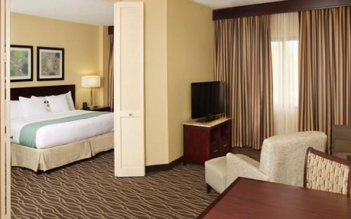 DoubleTree Suites by Hilton Raleigh-Durham - image 5