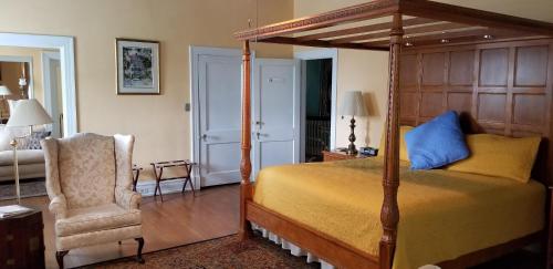 Morehead Manor Bed and Breakfast - image 5