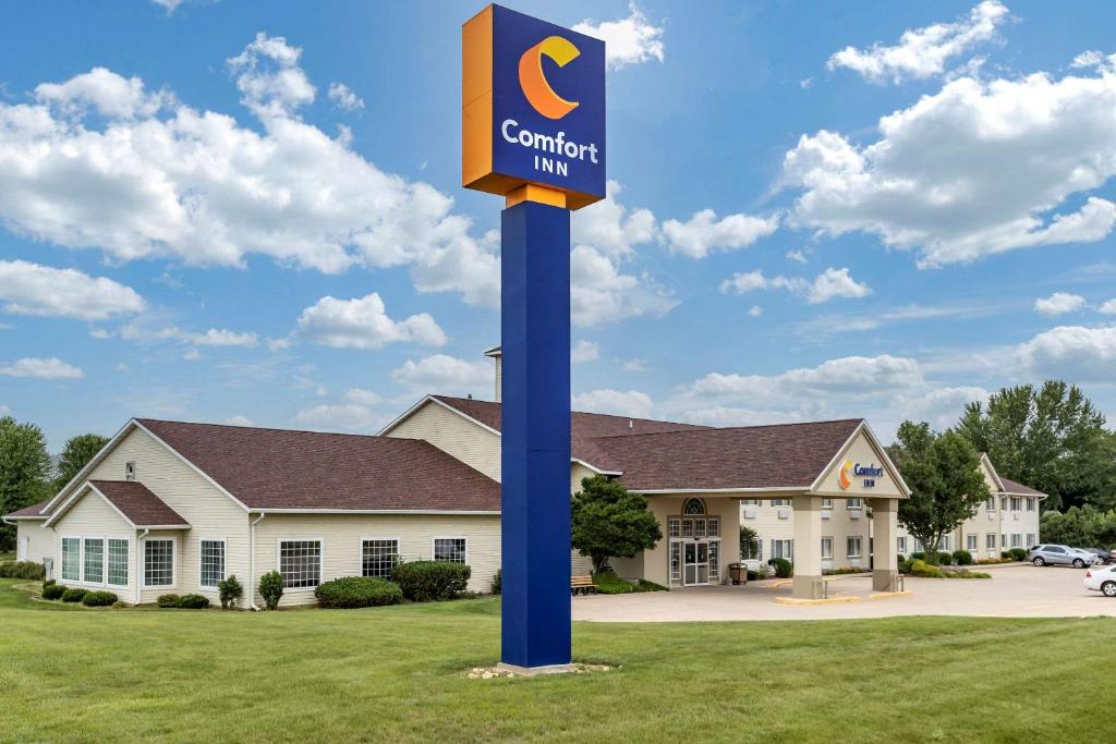 Comfort Inn Dyersville Iowa - main image