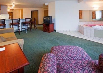 Norwood Inn and Suites Eagan - image 11