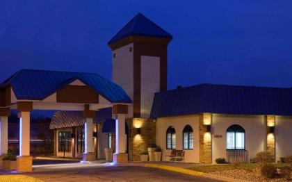 Norwood Inn and Suites Eagan - image 3