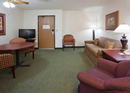 Norwood Inn and Suites Eagan - image 6