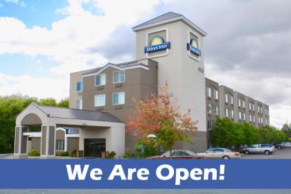 Days Inn by Wyndham Eagan Minnesota Near Mall of America - image 4