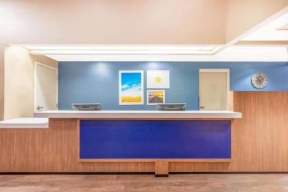 Days Inn by Wyndham Eagan Minnesota Near Mall of America - image 6