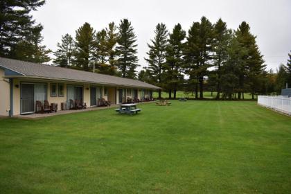 Country Club Motel - image 12