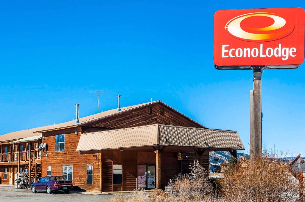 Econo Lodge Eagle Nest - main image