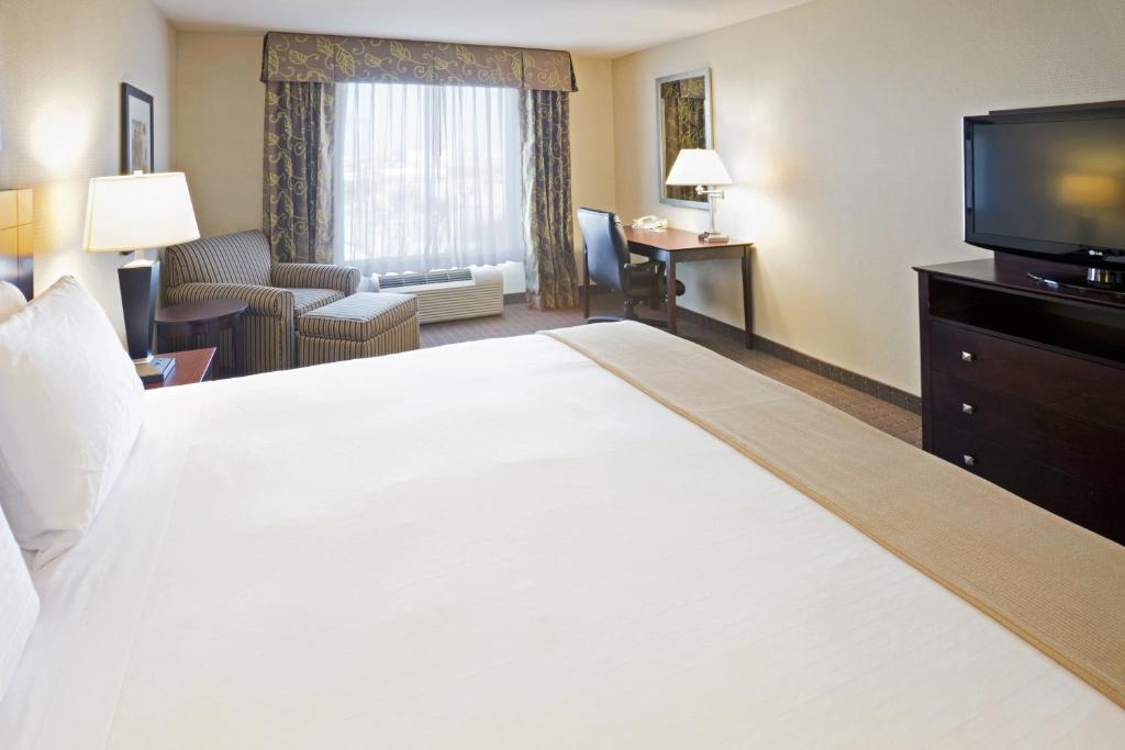 Holiday Inn Express Hotel & Suites Eagle Pass an IHG Hotel - image 4