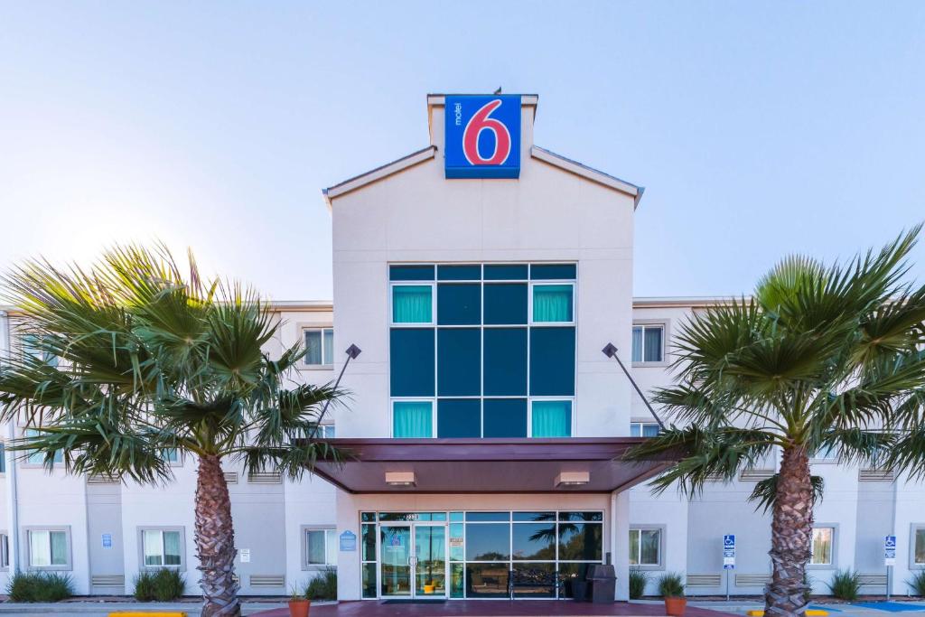 Motel 6-Eagle Pass TX - Lakeside - main image