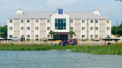 Motel 6-Eagle Pass TX - Lakeside - image 4