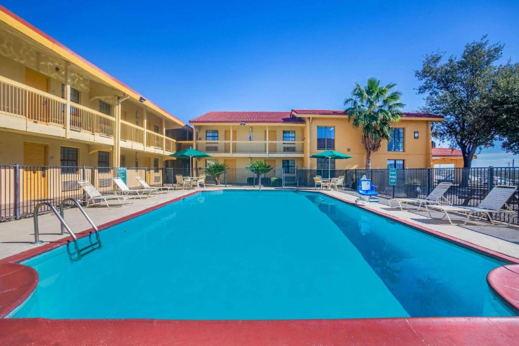 La Quinta Inn by Wyndham Eagle Pass - main image