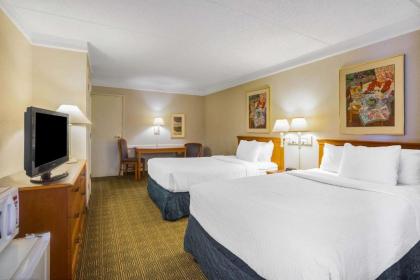 La Quinta Inn by Wyndham Eagle Pass - image 11