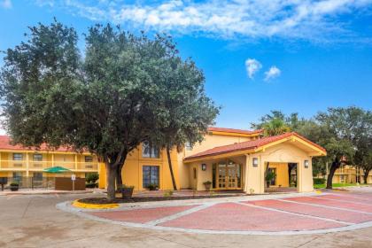 La Quinta Inn by Wyndham Eagle Pass - image 2