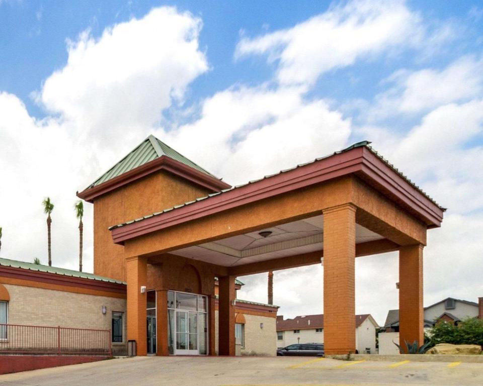 Econo Lodge Inn & Suites Eagle Pass - main image