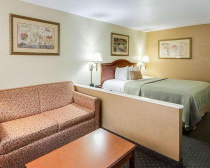 Econo Lodge Inn & Suites Eagle Pass - image 13