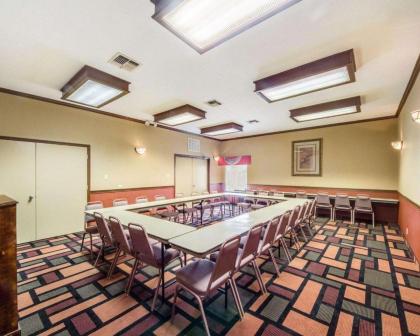 Econo Lodge Inn & Suites Eagle Pass - image 15