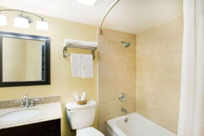 Executive Inn and Kitchenette Suites - image 2