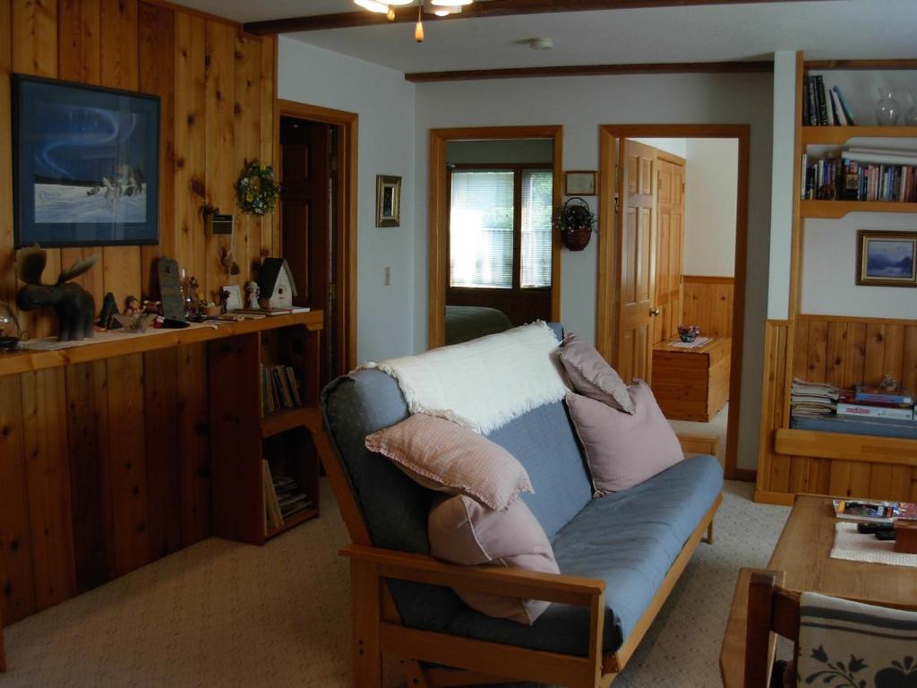 Alaska Chalet Bed & Breakfast - image 6