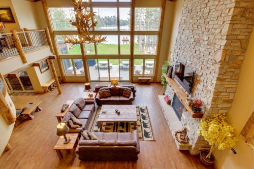 Whispering Pines Lodge: 11 Bedroom - main image