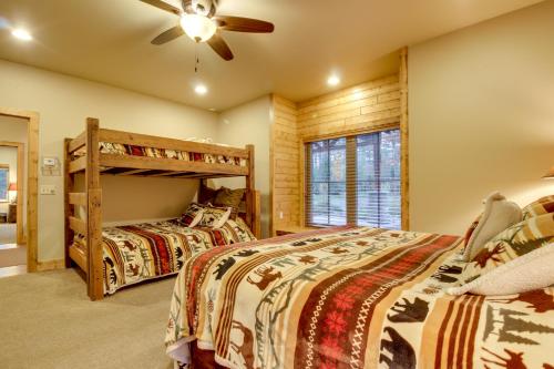 Whispering Pines Lodge: 11 Bedroom - image 3