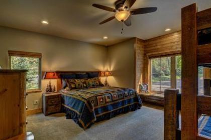 Whispering Pines Lodge: 9 Bedroom - image 3