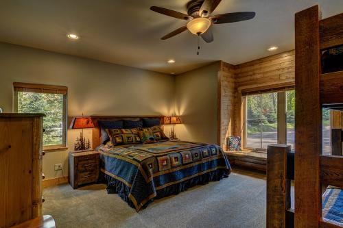 Whispering Pines Lodge: 9 Bedroom - image 3