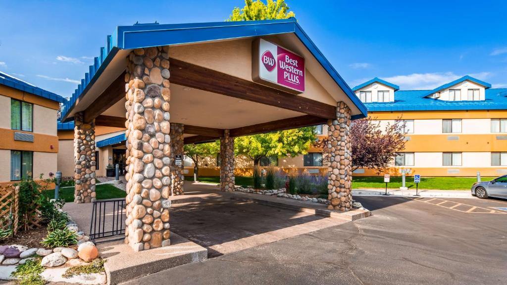 Best Western Plus Eagle Lodge & Suites - main image