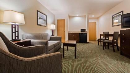 Best Western Plus Eagle Lodge & Suites - image 11