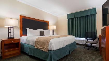 Best Western Plus Eagle Lodge & Suites - image 9