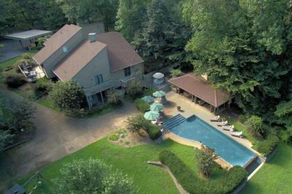 The White Elephant Inn Getaway with Pool and Hot Tub!