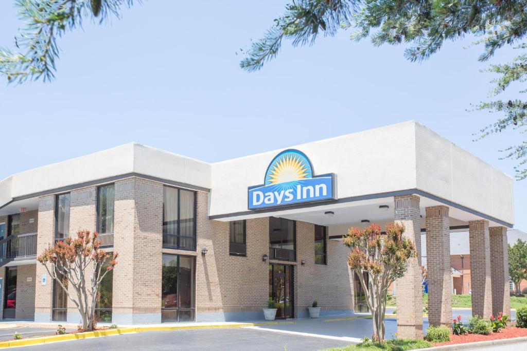 Days Inn by Wyndham Easley West Of Greenville/Clemson Area - main image