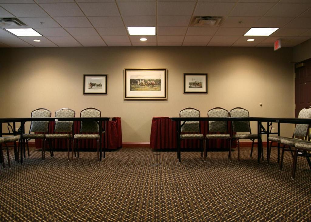 Hampton Inn East Aurora - image 3