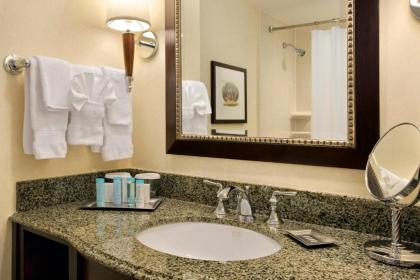 Hilton East Brunswick - image 12