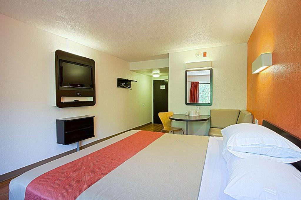 Motel 6-East Brunswick NJ - main image