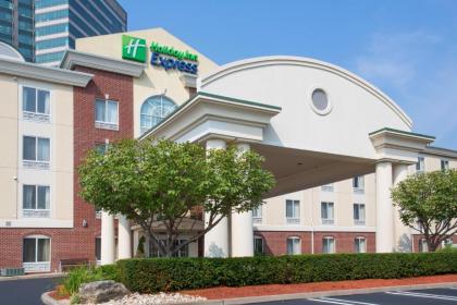 Holiday Inn Express Tower Center New Brunswick an IHG Hotel