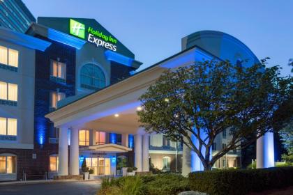 Holiday Inn Express Tower Center New Brunswick an IHG Hotel - image 9