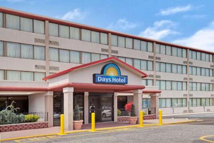 Days Hotel by Wyndham East Brunswick Conference Center New Jersey