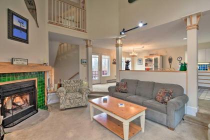 Ski-in Condo with Hot Tub on Burke Mtn Slopes! - image 4