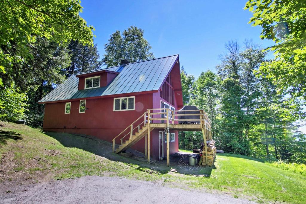 East Burke House with Deck Less Than 3 Mi to Kingdom Trails! - image 2