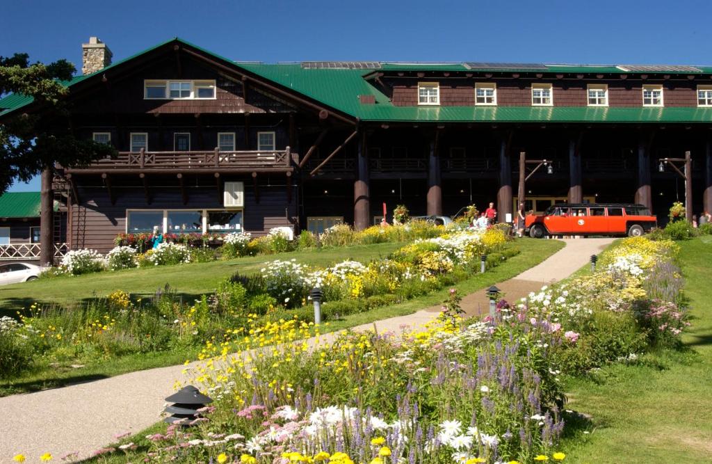 Glacier Park Lodge - main image