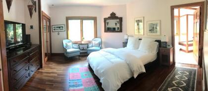 East Hampton Art House Bed and Breakfast - image 15