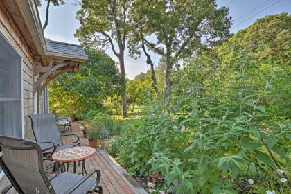 Cute East Hampton Cottage with Patio - Walk to Beach - image 2