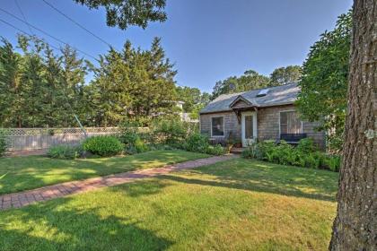 Cute East Hampton Cottage with Patio - Walk to Beach - image 3