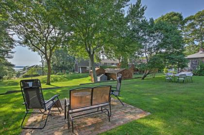 Cute East Hampton Cottage with Patio - Walk to Beach - image 4