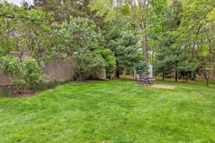 Cute East Hampton Cottage with Patio - Walk to Beach - image 8