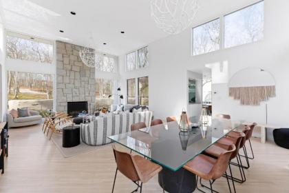 Elegant East Hampton Escape - image 14