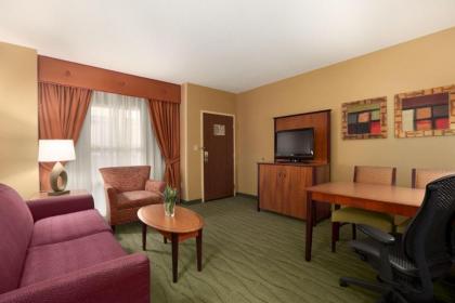 Embassy Suites East Peoria Hotel and Riverfront Conference Center - image 9