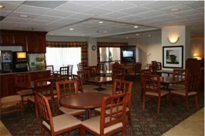 Hampton Inn East Peoria - image 13