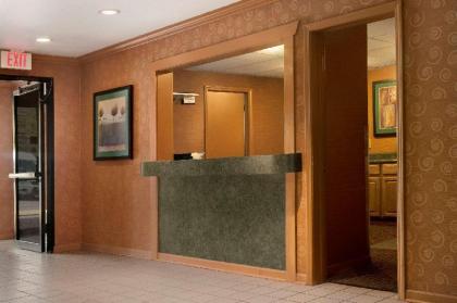 Super 8 by Wyndham Peoria East - image 4