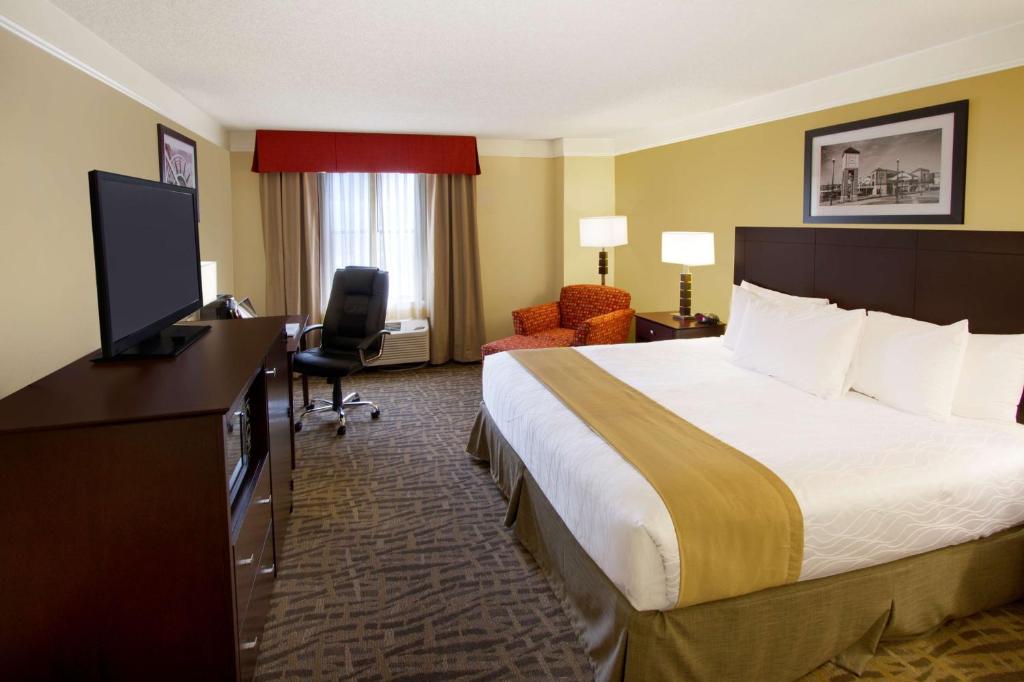 Best Western Plus Peoria - image 4